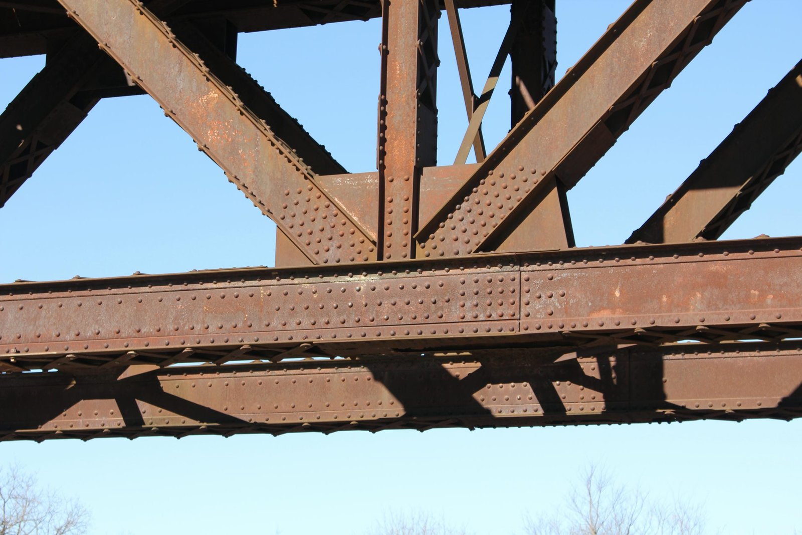 Lower connection